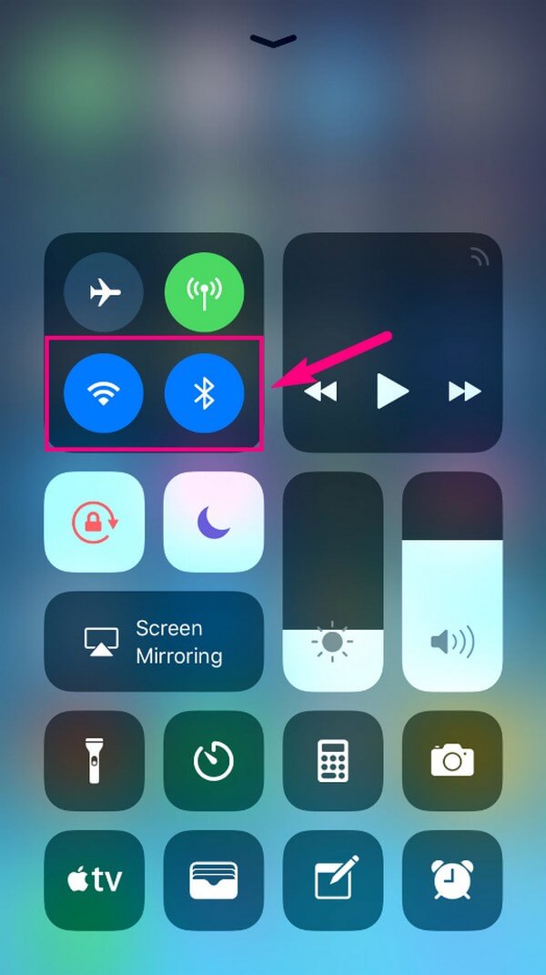 zapněte funkce Wi-Fi i Bluetooth