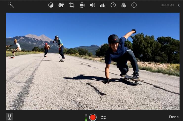 записывать голос поверх музыки с imovie